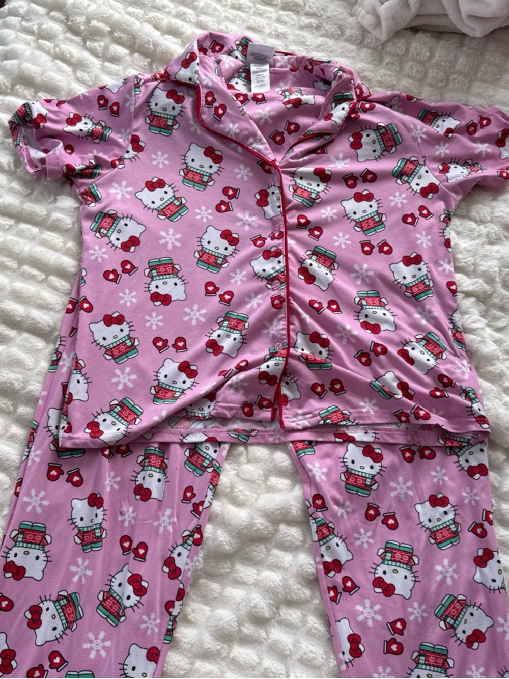 Hello Kitty Pajama Set - Cute Heart & Snowflake Print